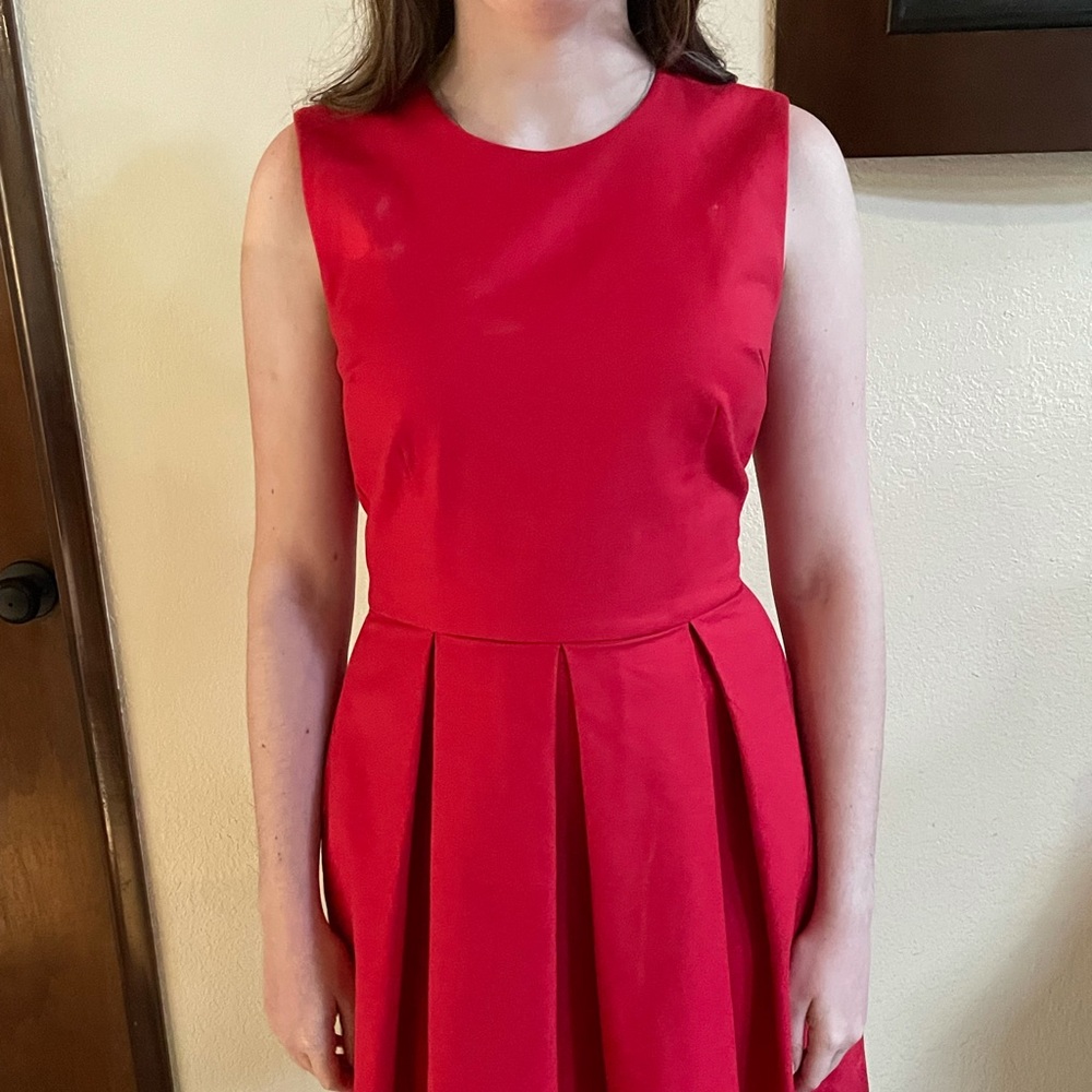 Red gap size 6 dress with pleats and pickets